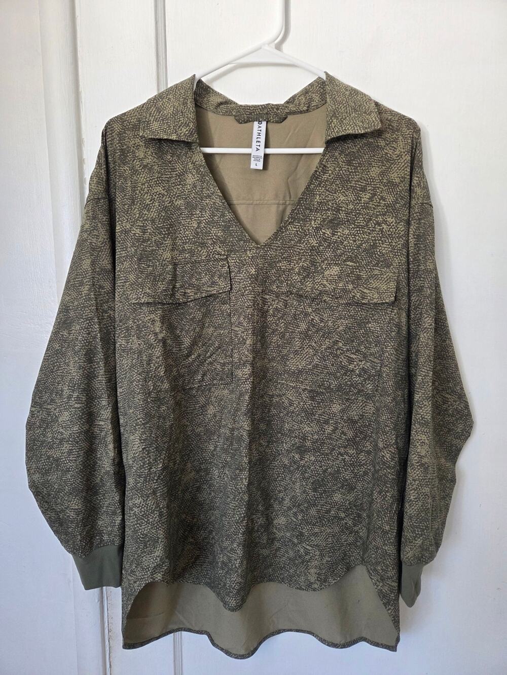 Athleta Zuma Printed Olive Green Snakeskin V-Neck Blouse Large